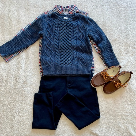 GAP Navy Cable-Knit Sweater - Picture 10 of 11